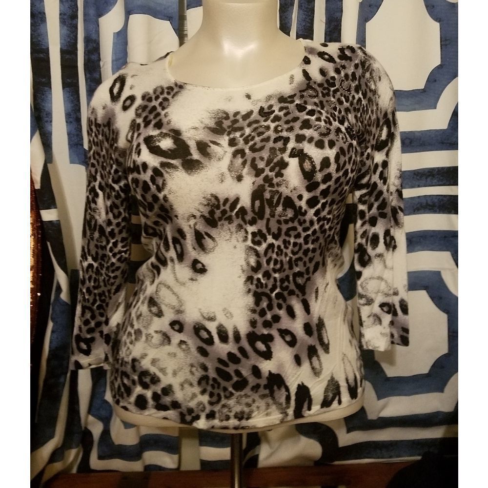 Leopard print top. - Picture 3 of 4